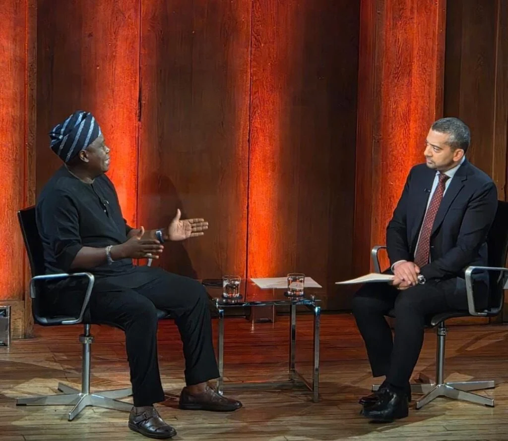 HC0HUR5WQAA5mkH-1024x890