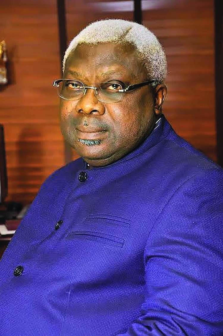 iyiola-omisore-56bb757f-cb4a-4bb7-ba6e-e841702e87f-resize-750