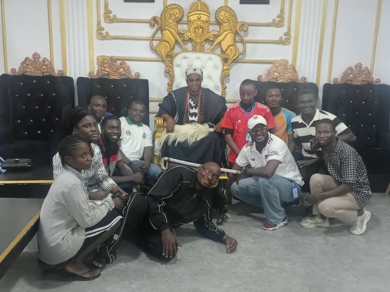 TEAM IDERA 105.3FM AT THE OWA OF OTAN AYEGBAJU'S PALACE